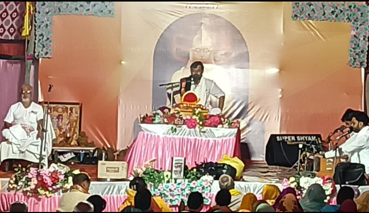 मानव को काम क्रोध मद मोह रूपी अहंकारो से दूर रहना चाहिए इन विकारों के रहते परमात्मा का सानिध्य सम्भव नहीं
