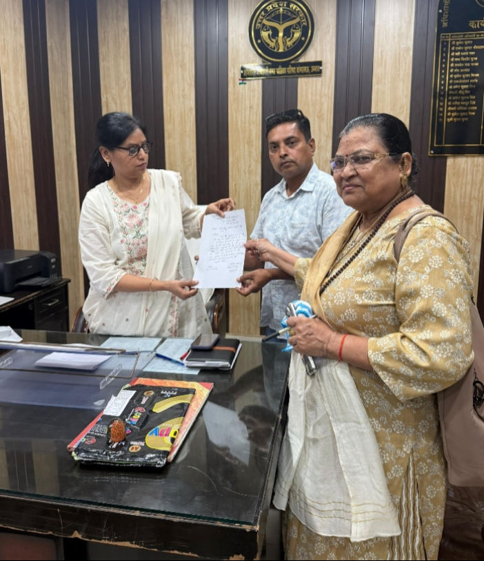 नगर में इंडिया मार्का के दर्जनों हैंड पंप हुए खराब नामित सभासदों ने ई ओ को ज्ञापन सौंप ठीक कराने की मांग की