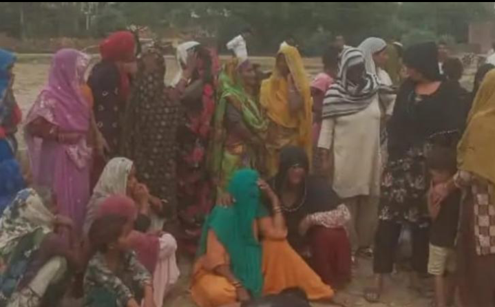 शौच के लिए निकले युवक की बिजली के झूलते तारों में चिपक कर हुई मौत