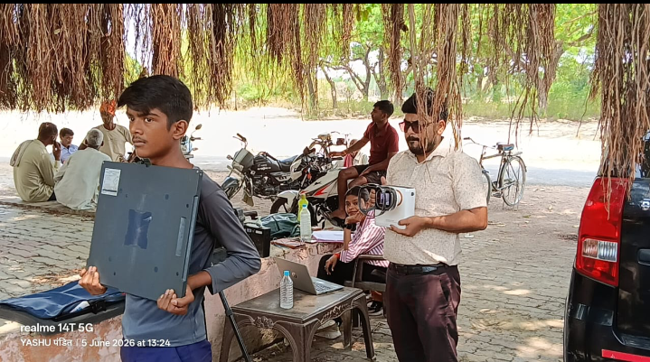 100 दिवसीय अभियान के तहत  समाधा में स्वास्थ्य शिविर का आयोजन      असोहा, उन्नाव।     कल दिन शुक्रवार ब्लॉक क्षेत्र की ग्राम पंचायत समाधा में  स्वास्थ्य शिविर का आयोजन किया गया जिसमें गाँव सहित क्षेत्रों के लोगों को निःशुल्क एक्स-रे, की सुविधा प्रदान की गई। और शिविर में 60 महिला और पुरुषों का परीक्षण उपरांत एक्स-रे  किया गया I  उपरोक्त स्वास्थ्य शिविर में इंपैक्ट इंडिया प्रोजेक्ट वर्ल्ड हेल्थ पार्टनर्स के कम्युनिटी कोऑर्डिनेटर विकास मिश्रा,  एक्स-रे टेक्नीशियन शालिनी, विनीत कुमार, नीरज राजपूत ANM संगीता पांडेय  इस कार्यक्रम का आयोजन ग्राम प्रधान सुमन यादव समाजवादी पार्टी कार्यकर्ता हरिकेश यादव व उनकी टीम द्वारा किया गया।