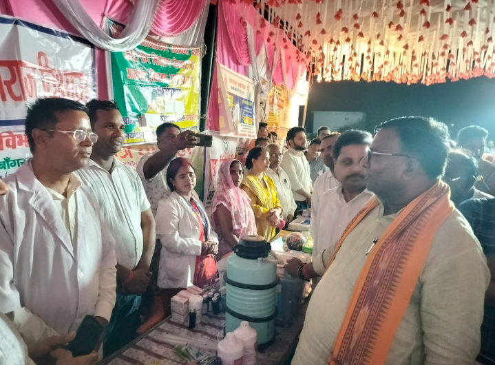 भाजपा सरकार के 12 वर्ष पूरे होने के उपलक्ष्य में माढ़ापुर गाँव में लगी चौपाल विधायक श्री कांत कटियार ने की शिरकत