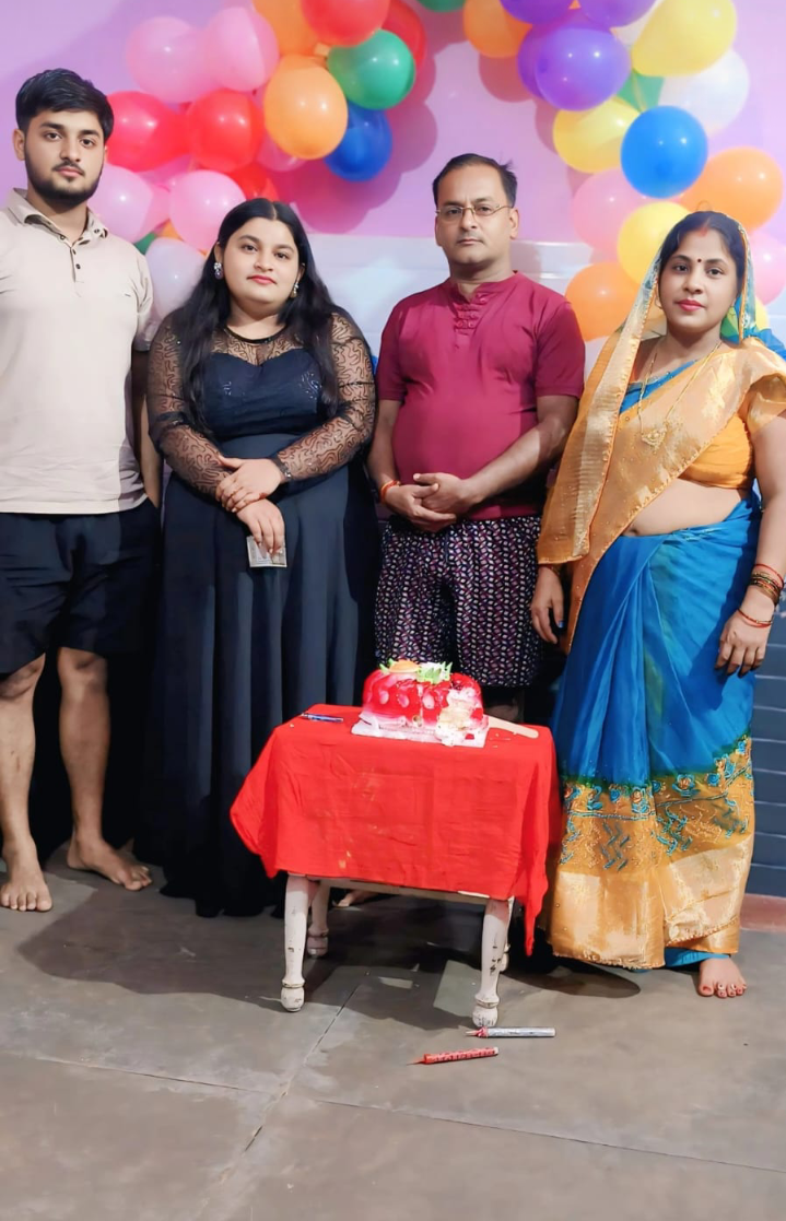 वायुसेना में फ्लाइट लेफ्टिनेंट के पद पर हुआ चयन परिजनों सहित गांव में खुशी की लहर